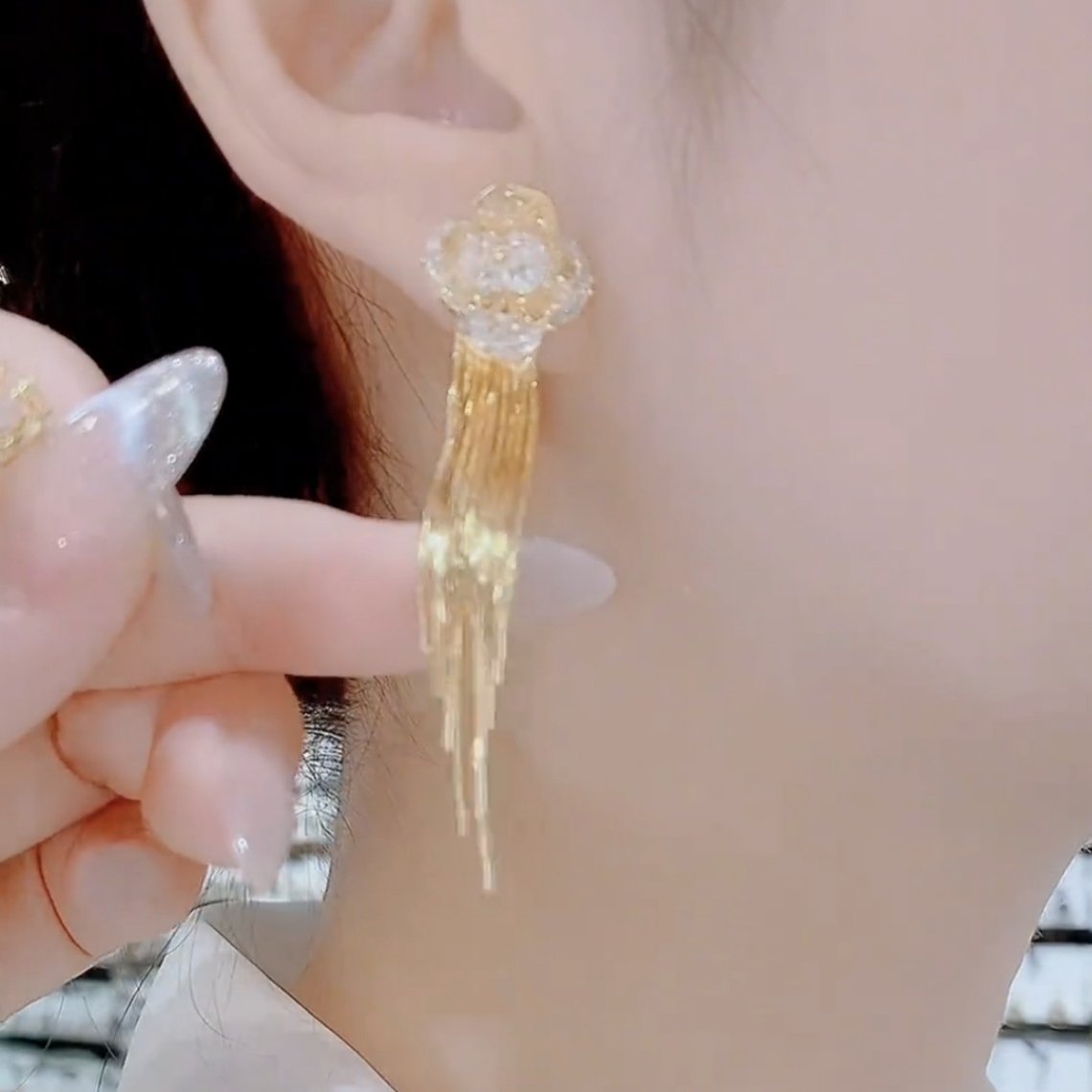 金色鑲鑽四葉花流蘇耳環