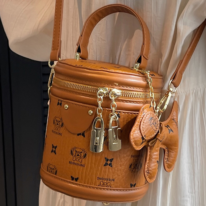 高級感流行斜跨水桶包