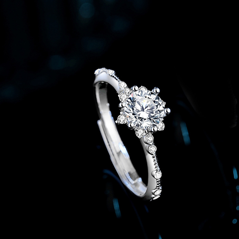 耀眼莫桑石 | 給她銘記一生的承諾 鑲嵌D色1克拉莫桑石