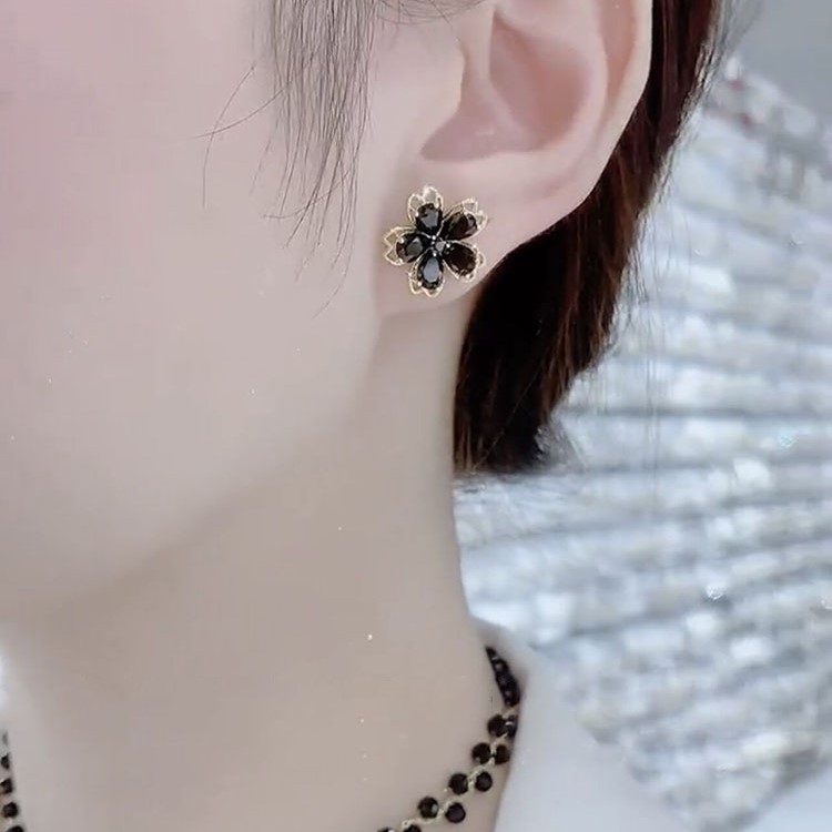 日常百搭黑色鋯石花朵耳環