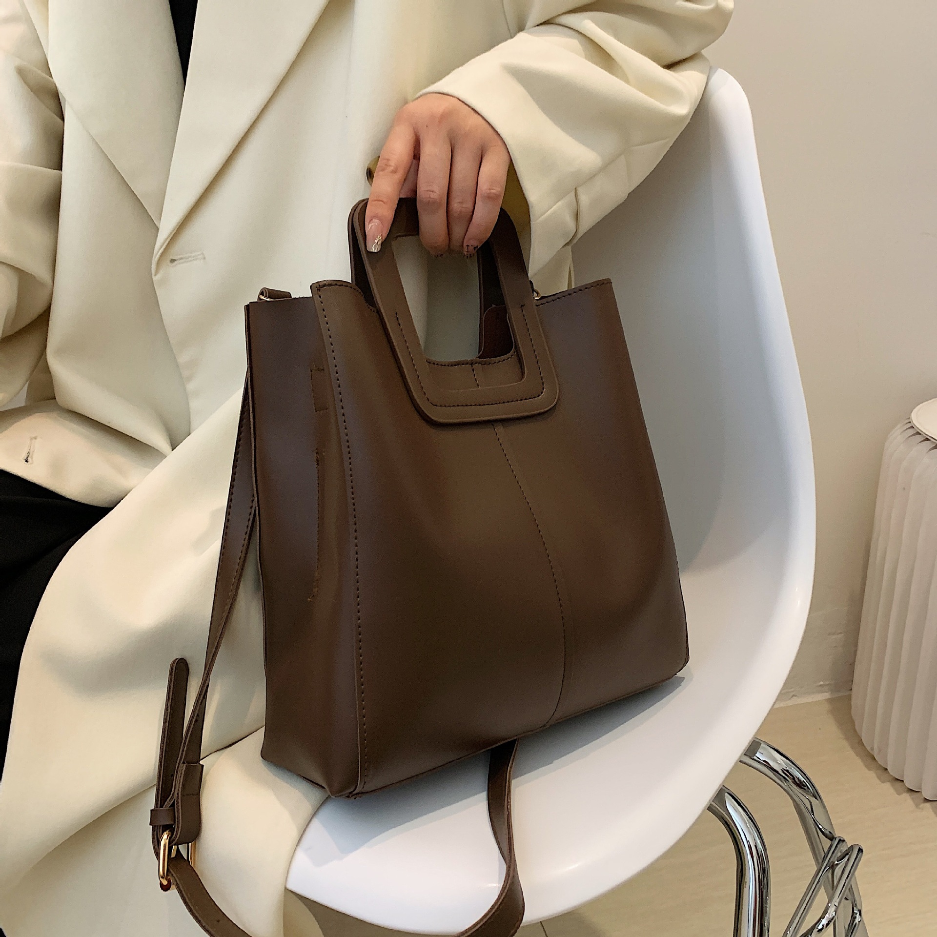 新款秋冬百搭大包包復古高級感單肩手提水桶包