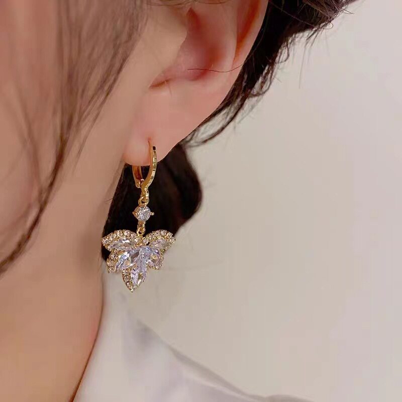 精緻百搭鋯石楓葉耳環