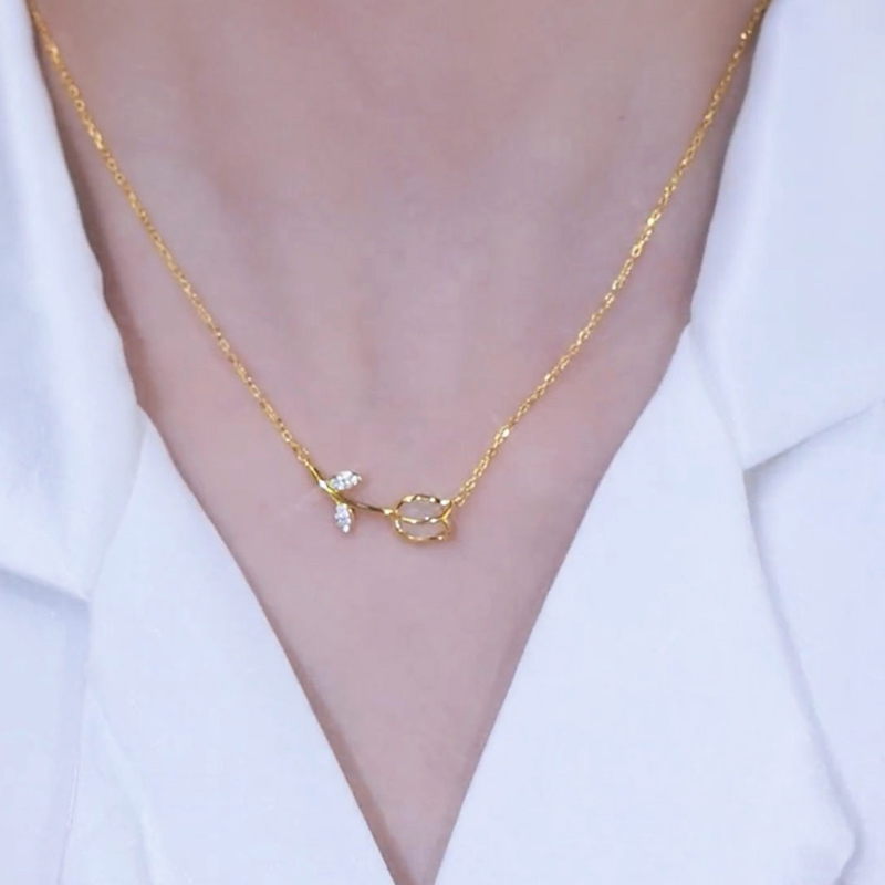 玫瑰花白玉髓項錬  