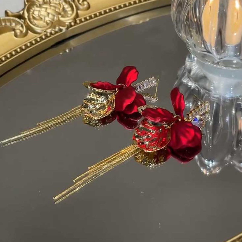 輕奢風紅花瓣長款流蘇耳環