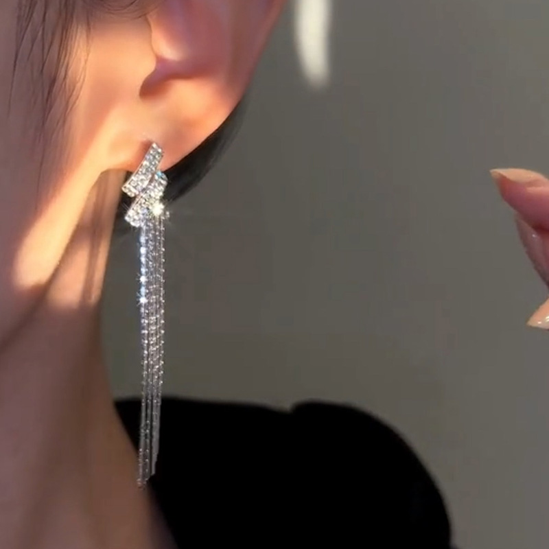 閃電銀色流蘇耳環