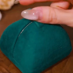 綠色花朵鋯石耳環