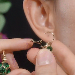 祖母綠色水晶鑽球耳環