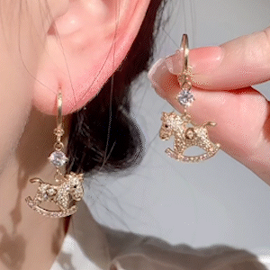 馬年超閃鑲鑽氣質耳環