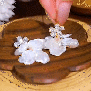 超仙白色貝殼花朵耳環