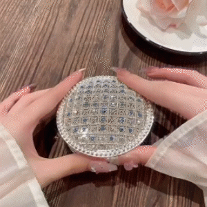 精緻滿鑽愛心耳環