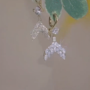 獨特設計微鑲鋯石魚尾耳環