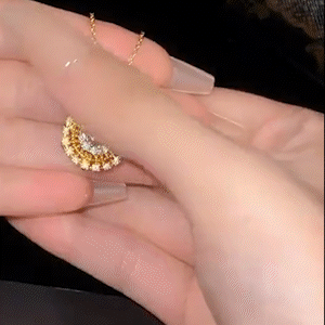 金色鑲鑽旋轉羅盤項錬