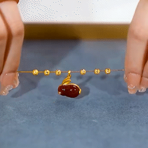轉運珠紅色兔子項錬