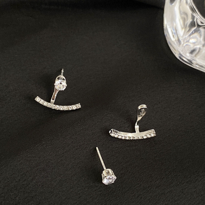 一款兩戴克拉鑽石耳環