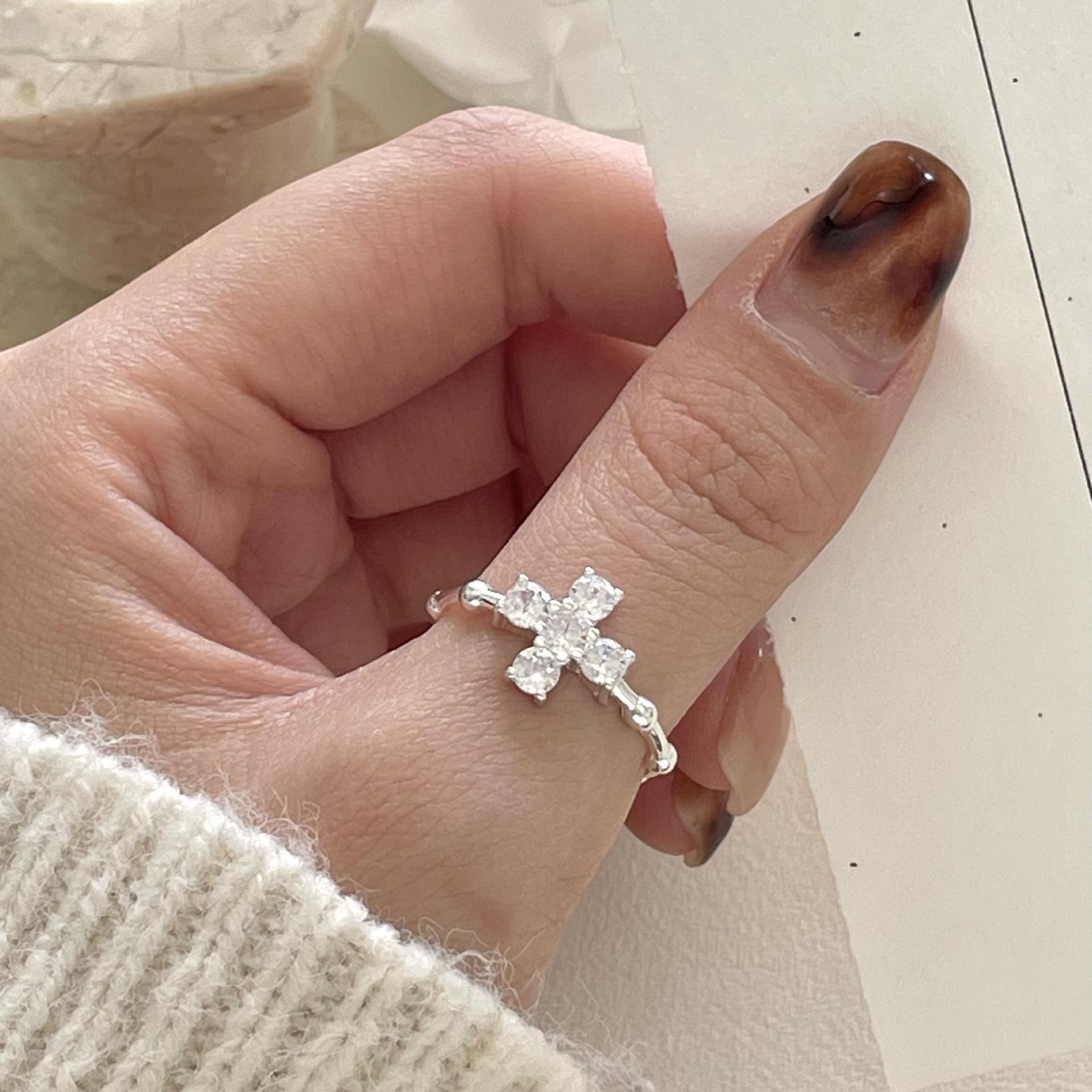 時尚精緻十字架開口戒指