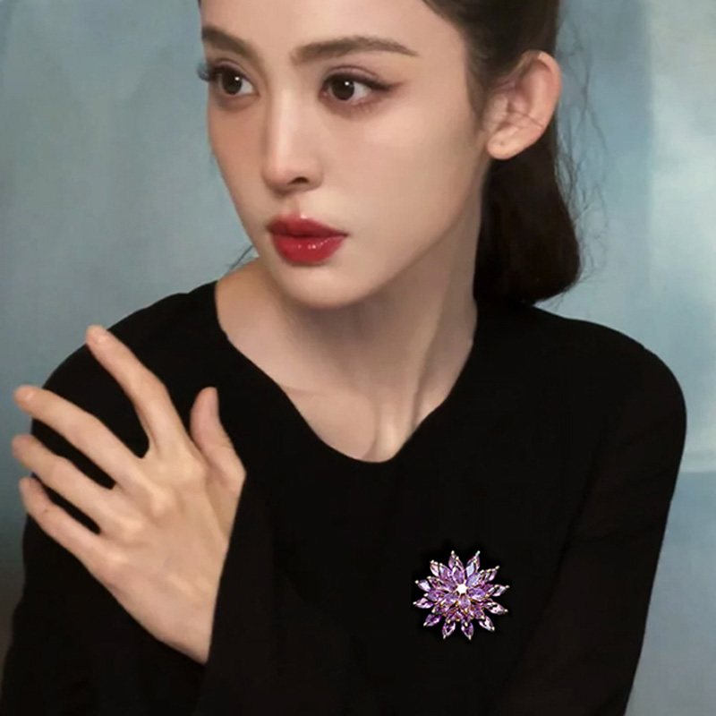 高端精緻雪蓮花胸針