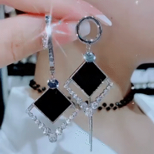 不對稱黑色幾何流蘇耳環