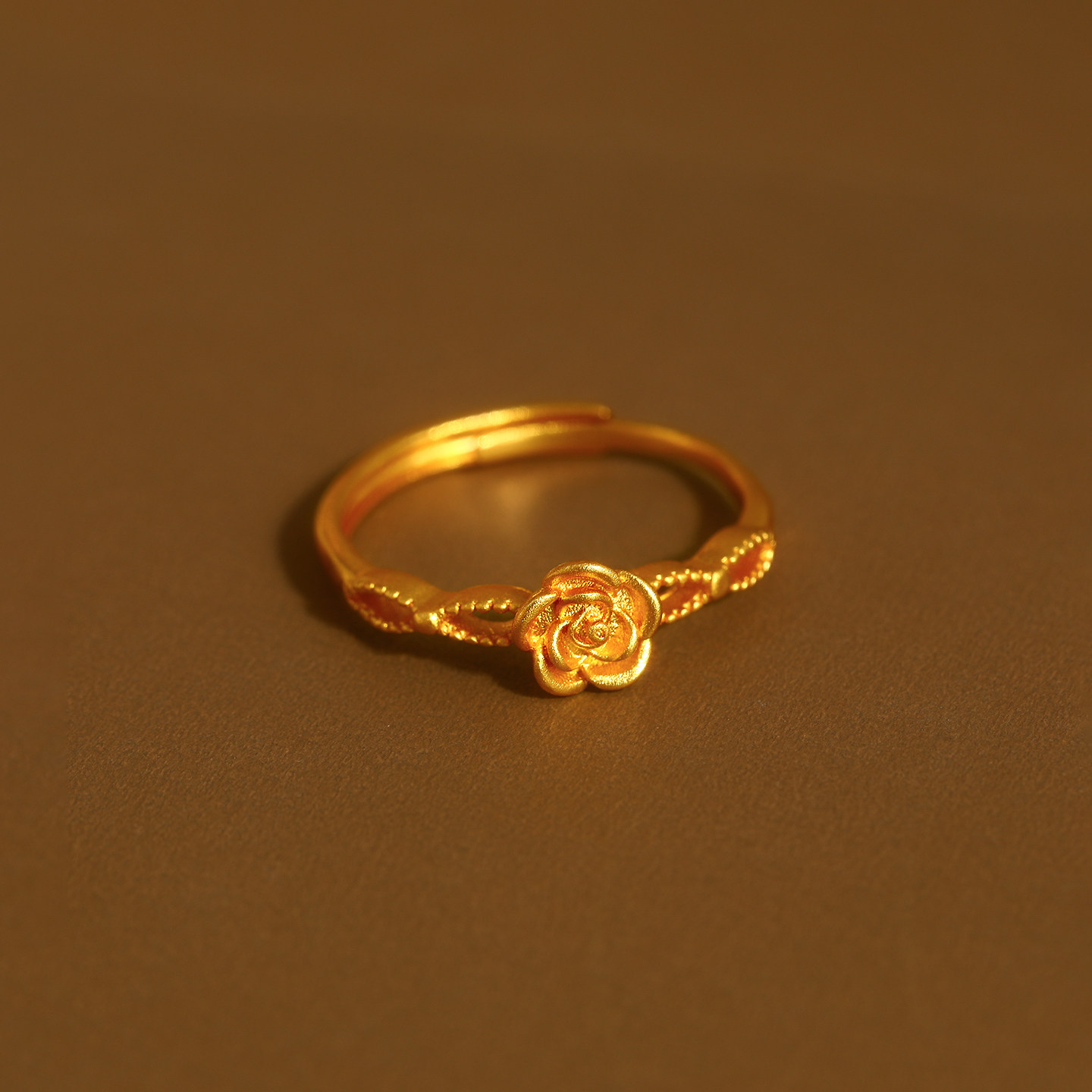 沙金山花朵設計感戒指