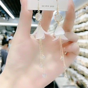 森系貓眼石白色花瓣流蘇耳環