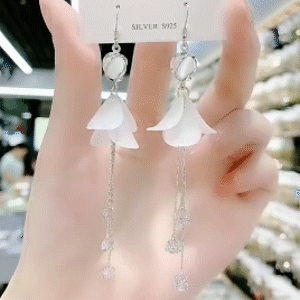 森系貓眼石白色花瓣流蘇耳環
