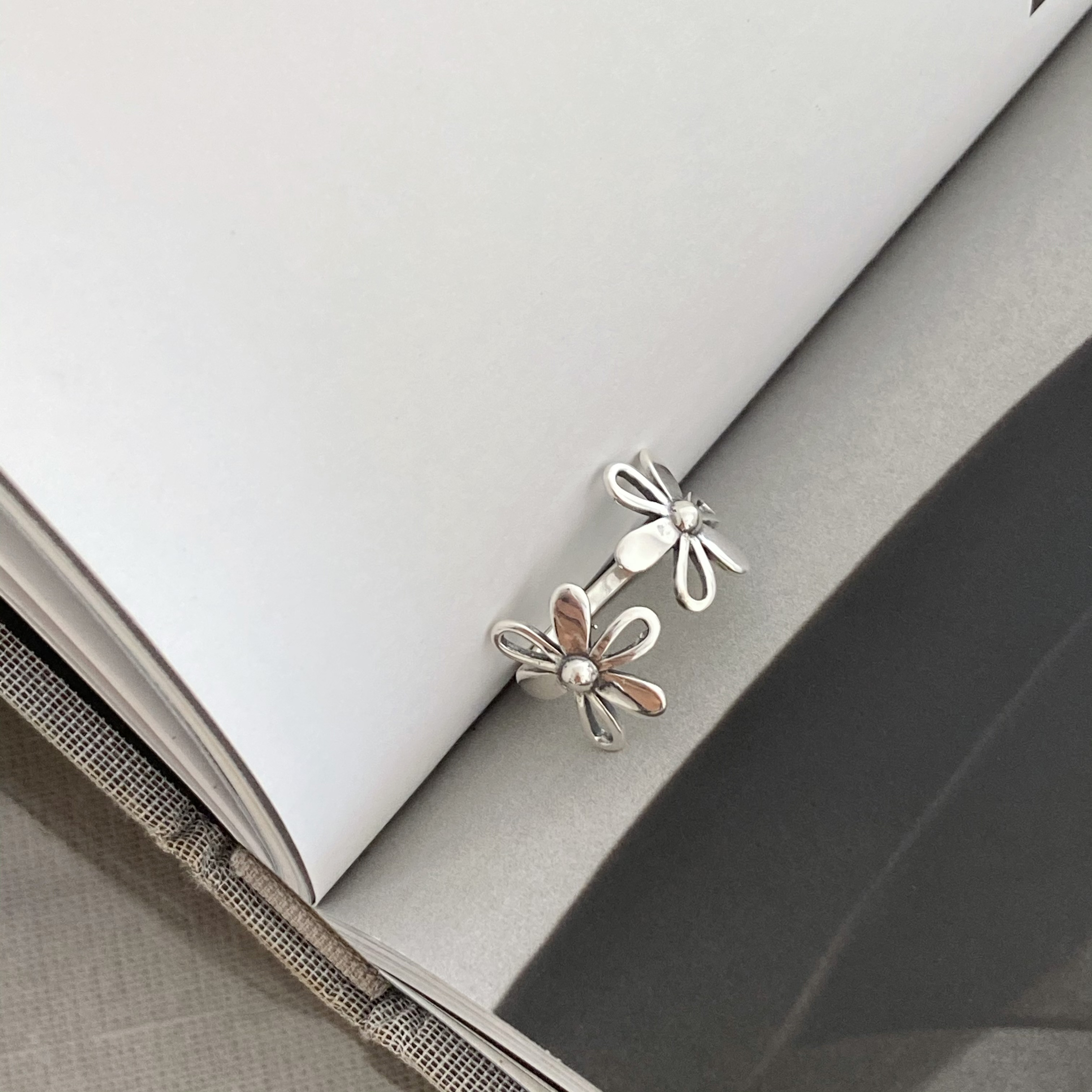 S925純銀復古做舊鏤空花朵開口戒指