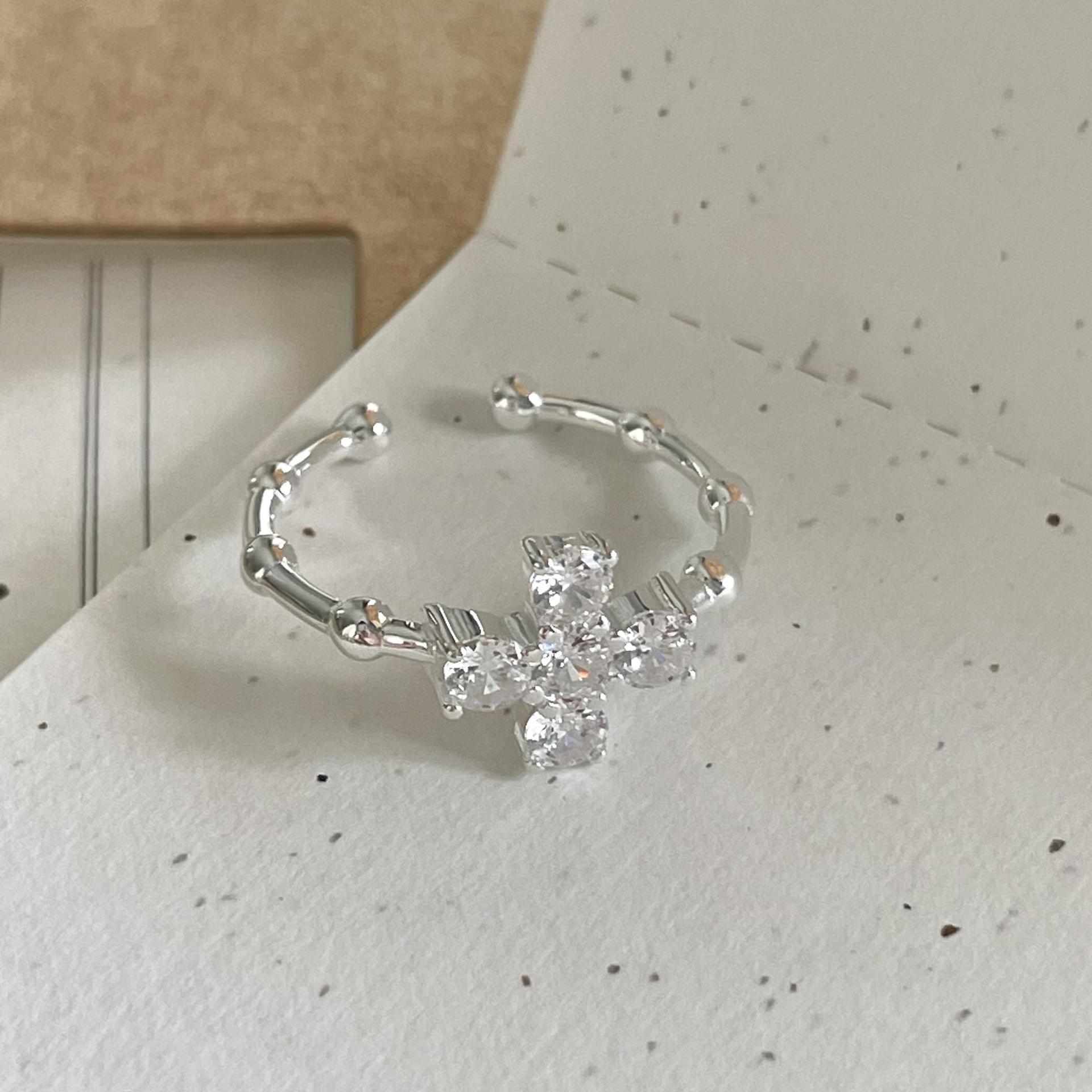 時尚精緻十字架開口戒指