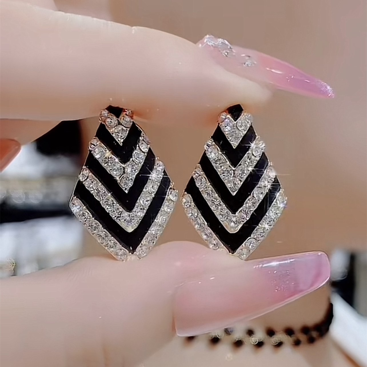 黑白條紋鑲鑽耳環