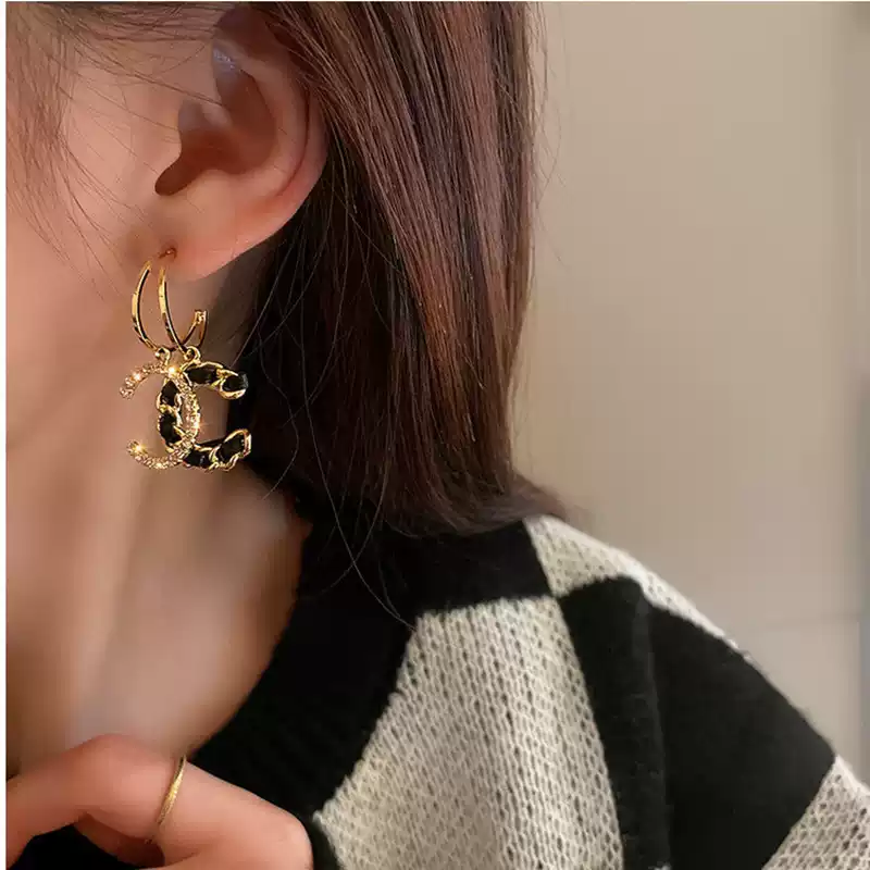 925銀針字母鑲鑽個性耳環-FANYIACC