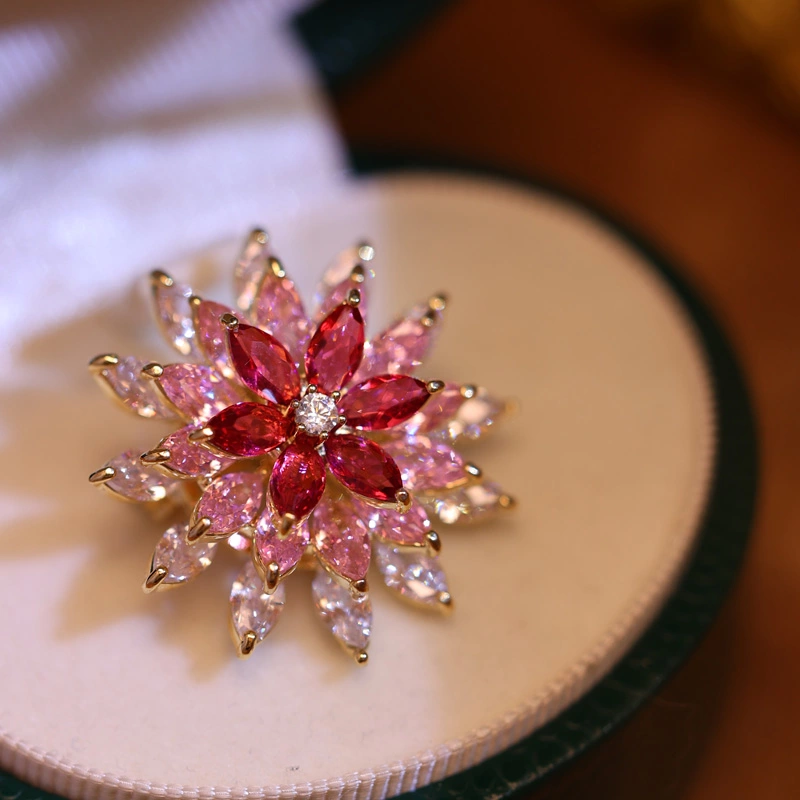 大氣旋轉雪花胸針