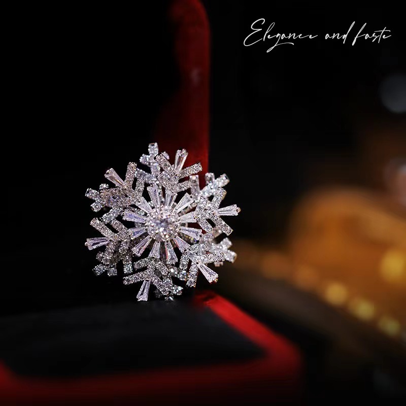 大氣旋轉雪花胸針