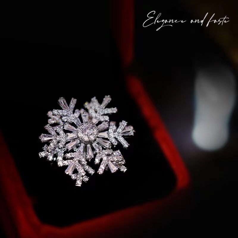 大氣旋轉雪花胸針