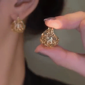 時尚鏤空圓球耳環