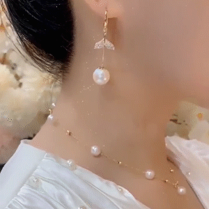微鑲滿鑽魚尾珍珠耳環