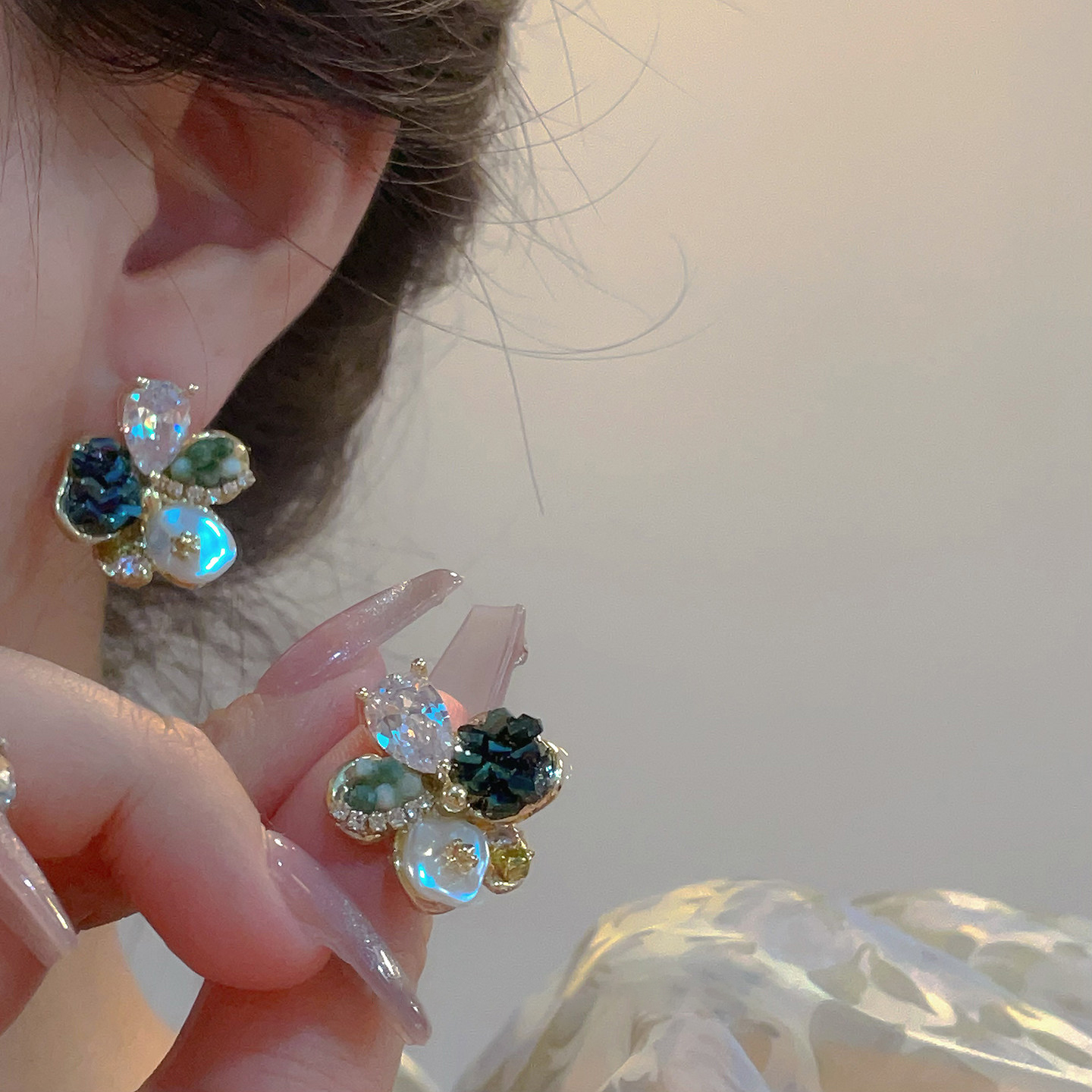 重工多彩水晶花朵耳環