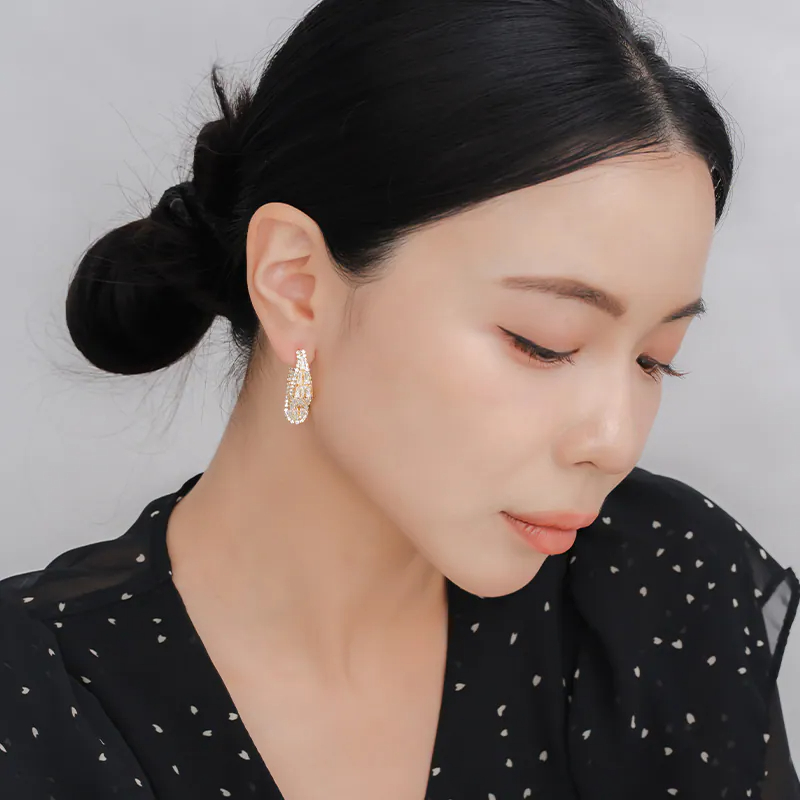 「天使羽墜」輕奢鋯石交叉耳環