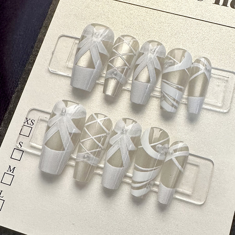 穿戴甲 | 白紗舞動個性美甲