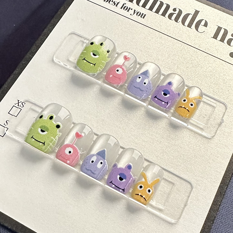 穿戴甲 | 卡通綠怪彩色美甲