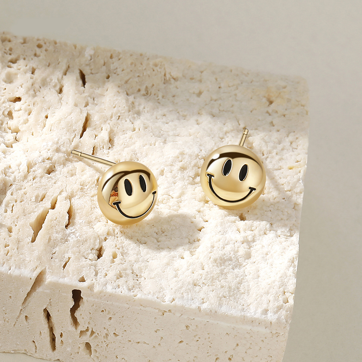 金屬笑臉簡約小巧耳環