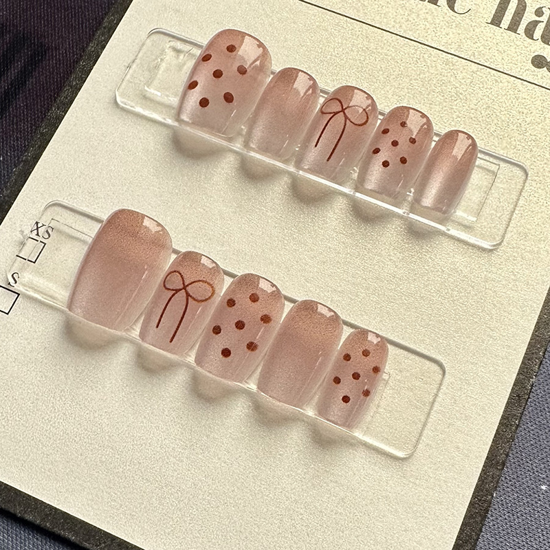 穿戴甲 |粉色波點蝴蝶美甲