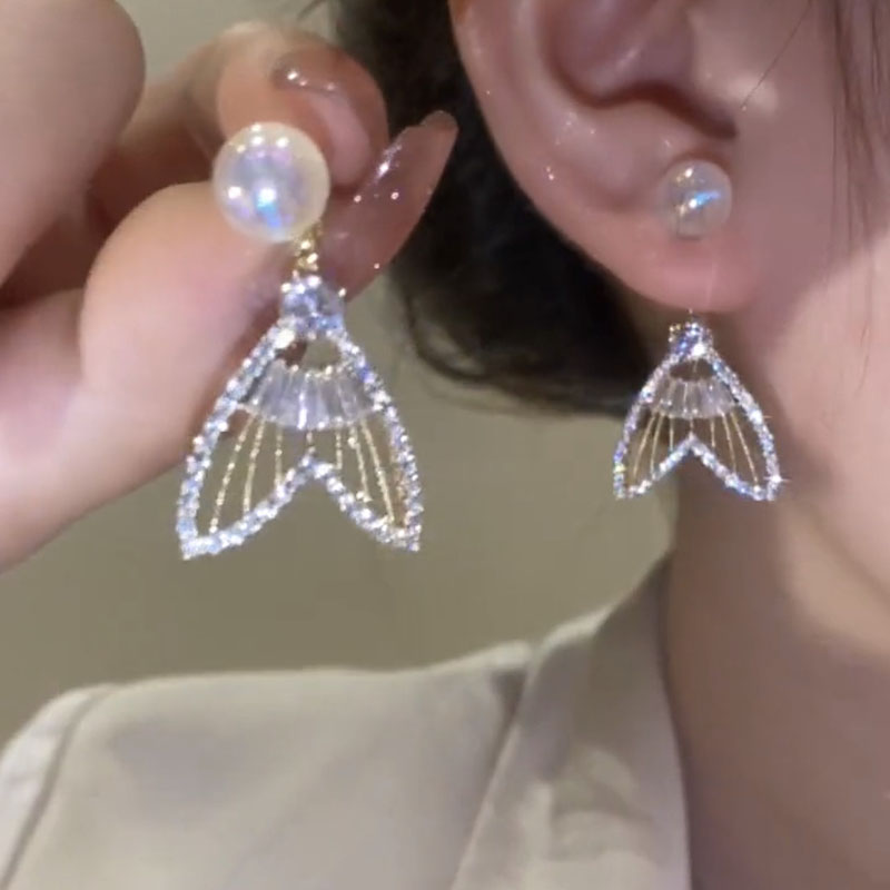 鑲鑽鏤空人魚姬珍珠耳環