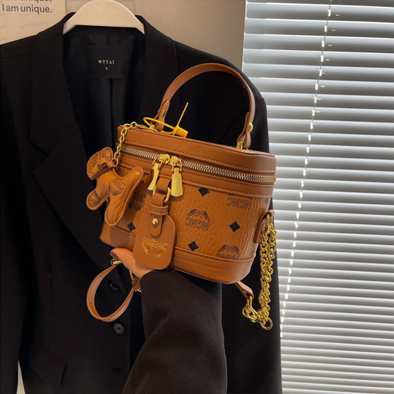 皮革百搭水桶包斜挎包    