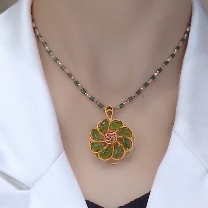 翡翠綠旋轉幸運花項錬