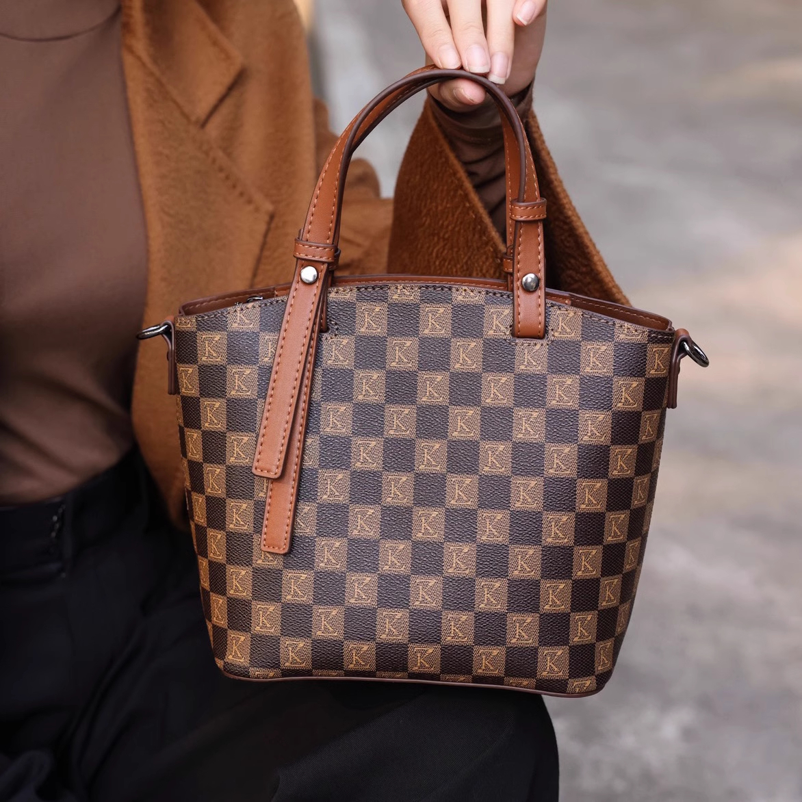 新款大容量水桶包休閒手提斜肩包