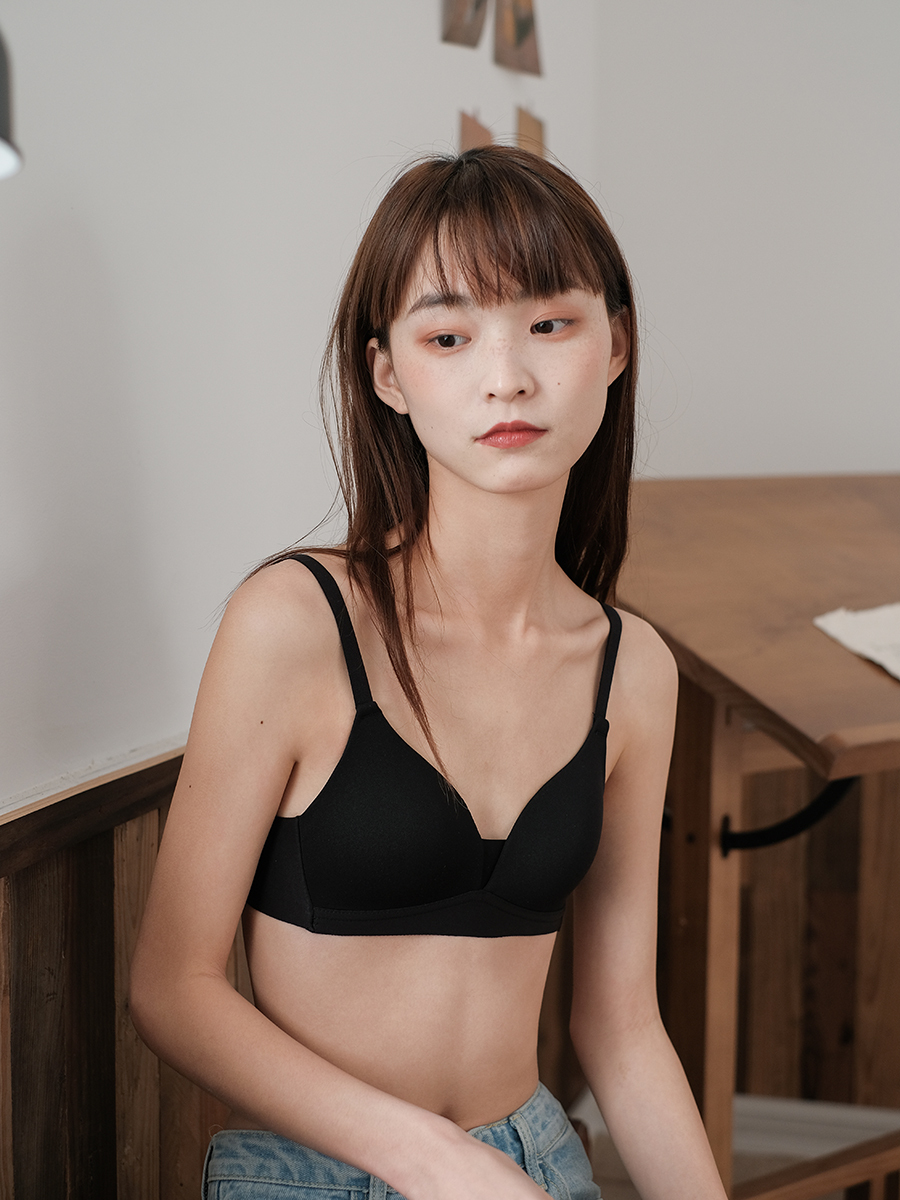 日系純色簡約薄款無鋼圈內衣