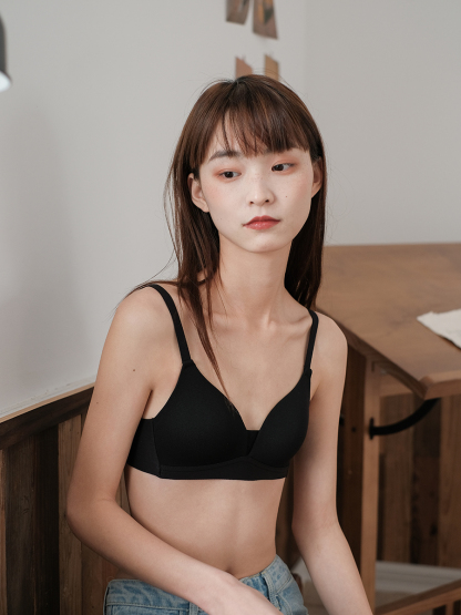 日系純色簡約薄款無鋼圈內衣