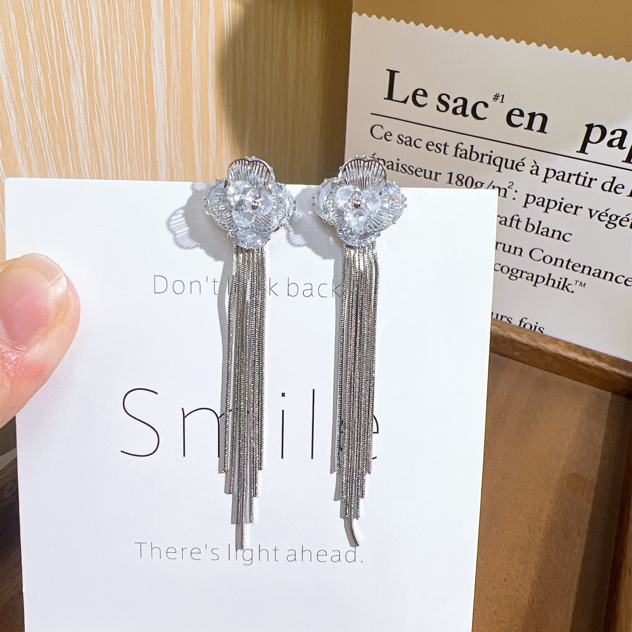 金色鑲鑽四葉花流蘇耳環