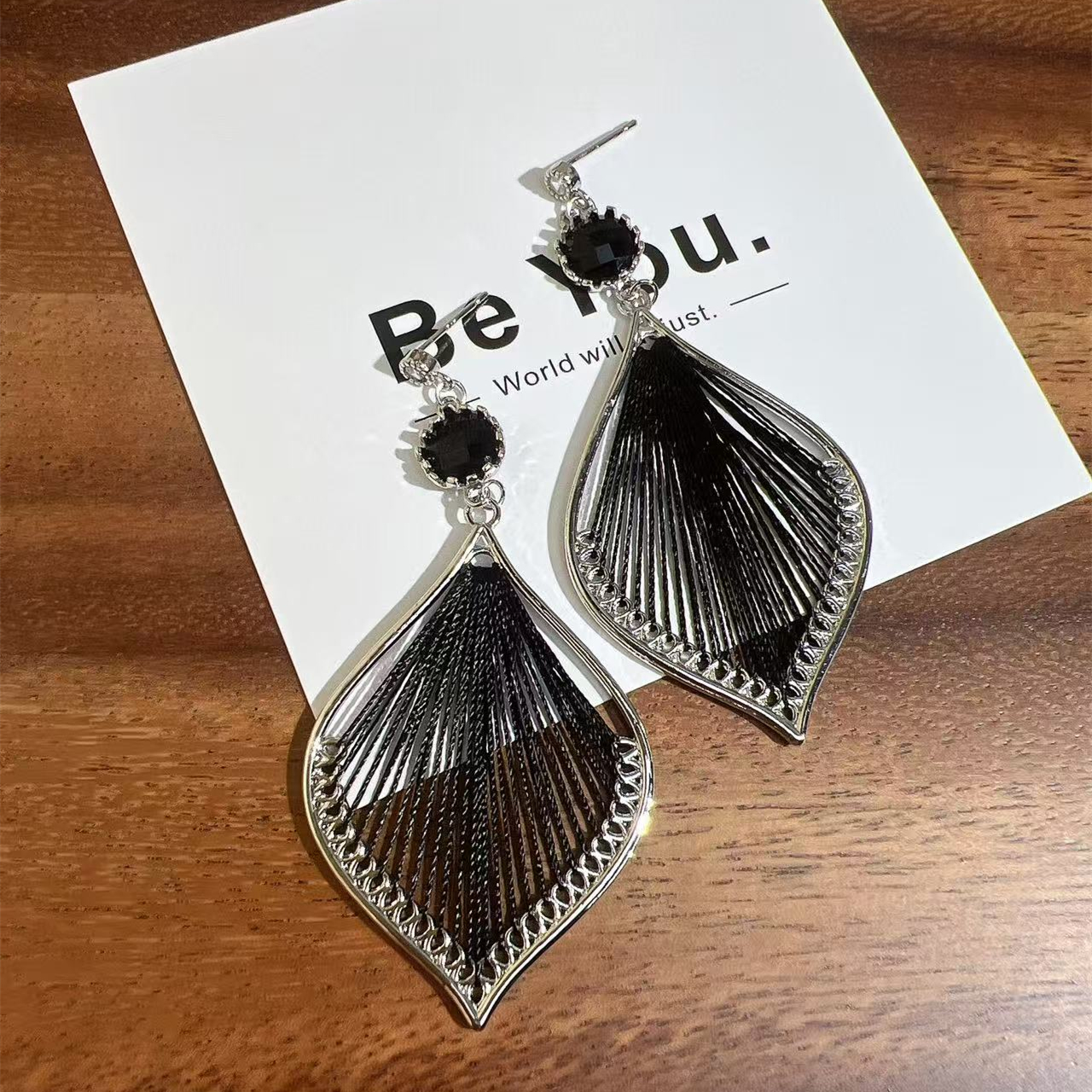 克萊因藍色孔雀尾流蘇耳環