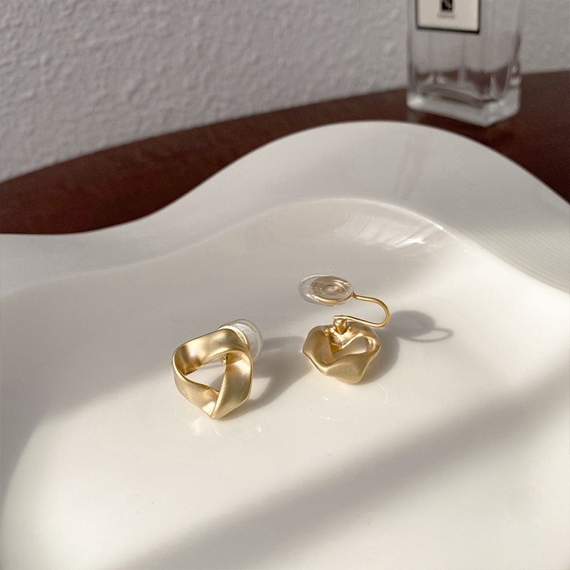 復古港風磨砂金耳環