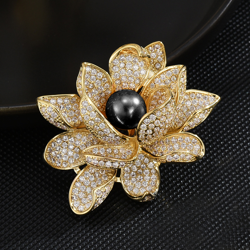 簡約珍珠蓮花胸針