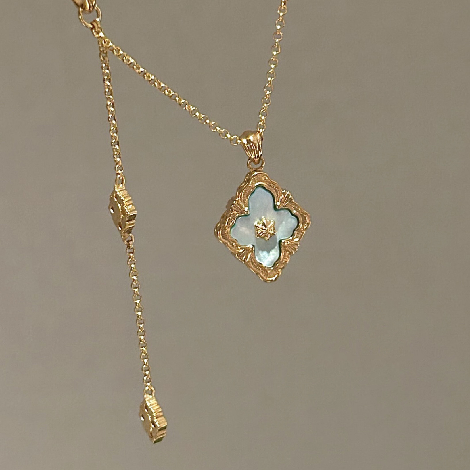 拉絲貝母四葉草雙面鎖骨錬